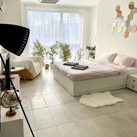 Happy Home Boutique Apartment Burgas Extérieur photo