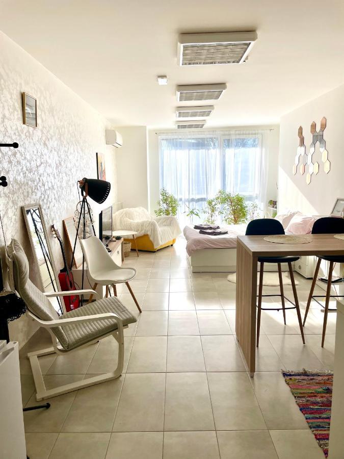 Happy Home Boutique Apartment Burgas Extérieur photo